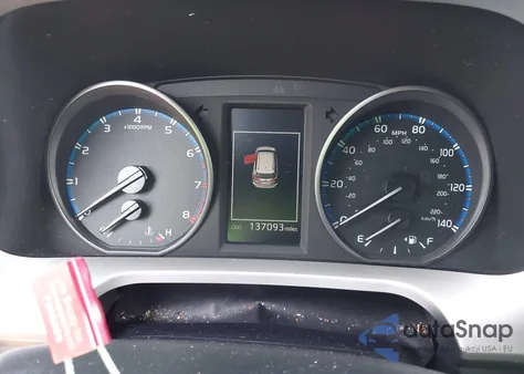 2017 Toyota Rav4 Le z USA, uszkodzony, nr VIN JTMBFREV9HJ155295